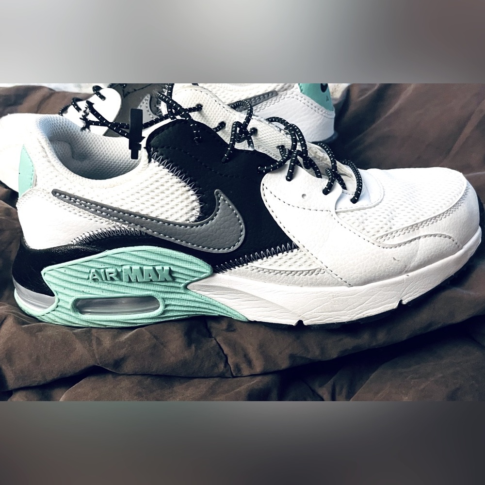 NIKE AIR MAX women’s sz7.5 White, gray, light teal, & black